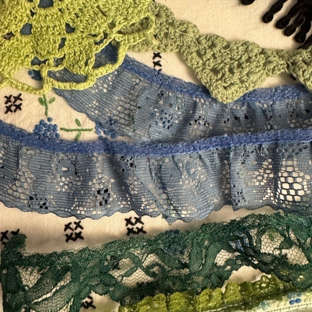 Vintage Fabric Scrap Bundle Blue Green Junk Journal Slow‎ Stitch Lace Embroidery - Picture 5 of 10